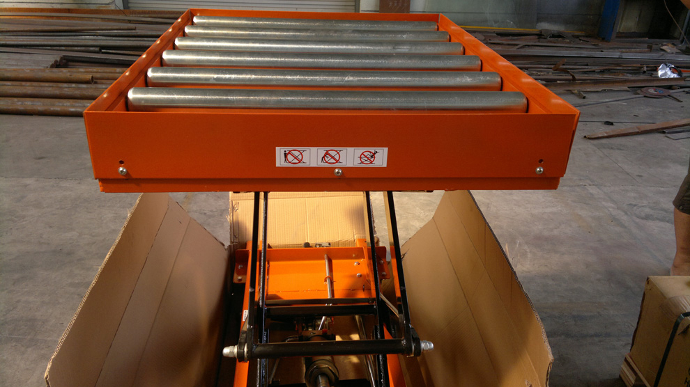 TF50R portable lifting table with rollers